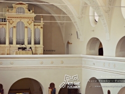 Fotografie píšťalového organu vo Farskom kostole v Nových Zámkoch 2