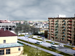 Nové Zámky Minulosť vo Farbe - ulica Ľ.Štúra Nové Zámky, v pozadí výstavba novej (súčasnej) železničnej stanice Nové Zámky