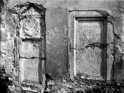 Jedným z nálezísk Rímskych kameňosochárskych pamiatok sú aj Nové Zámky, doposiaľ známe dvoma náhrobnými stélami zamurovanými v budove dnes už asanovaného mlyna. Jednu z nich dal postaviť C. Julius Longus, veterán I. pomocnej légie, svojej manželke Claudii Secundine a sebe ešte za svojho života, v prvej polovici 2. storočia. Druhú náhrobnú stélu datovanú do 2. storočia dali zhotoviť dedičky zosnulého - centuriona I. pomocnej légie M. Fuficia Marcella, syna Marka z Aquileje (v tribue velinskej) - manželka Ulpia Avita so svojou a nebožtíkovou dcérou Fuficiou Marcellinou.