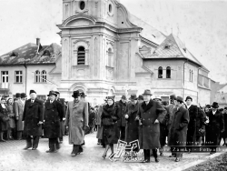 Nové Zámky Námestie Okolie - Radnica - položenie základného kameňa 17.11.1946 v Nových Zámkoch 2