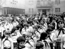 Nové Zámky za Socializmu sľub pionierov Námestie