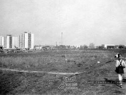 Záber z hrádze na Nábrežnú ulicu. okolo 1982