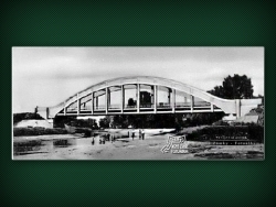 Nové Zámky Za troma mostami 18 most postavený v roku 1936 českou armádou v smere od Štrandu na Dvory nad Žitavou Bol zničený cez druhú svetovú vojnu počas bombardovania.