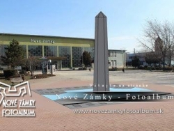Železničná stanica Nové Zámky - (návrh pamätníka Obetiam bombardovania v Nových Zámkoch 2)